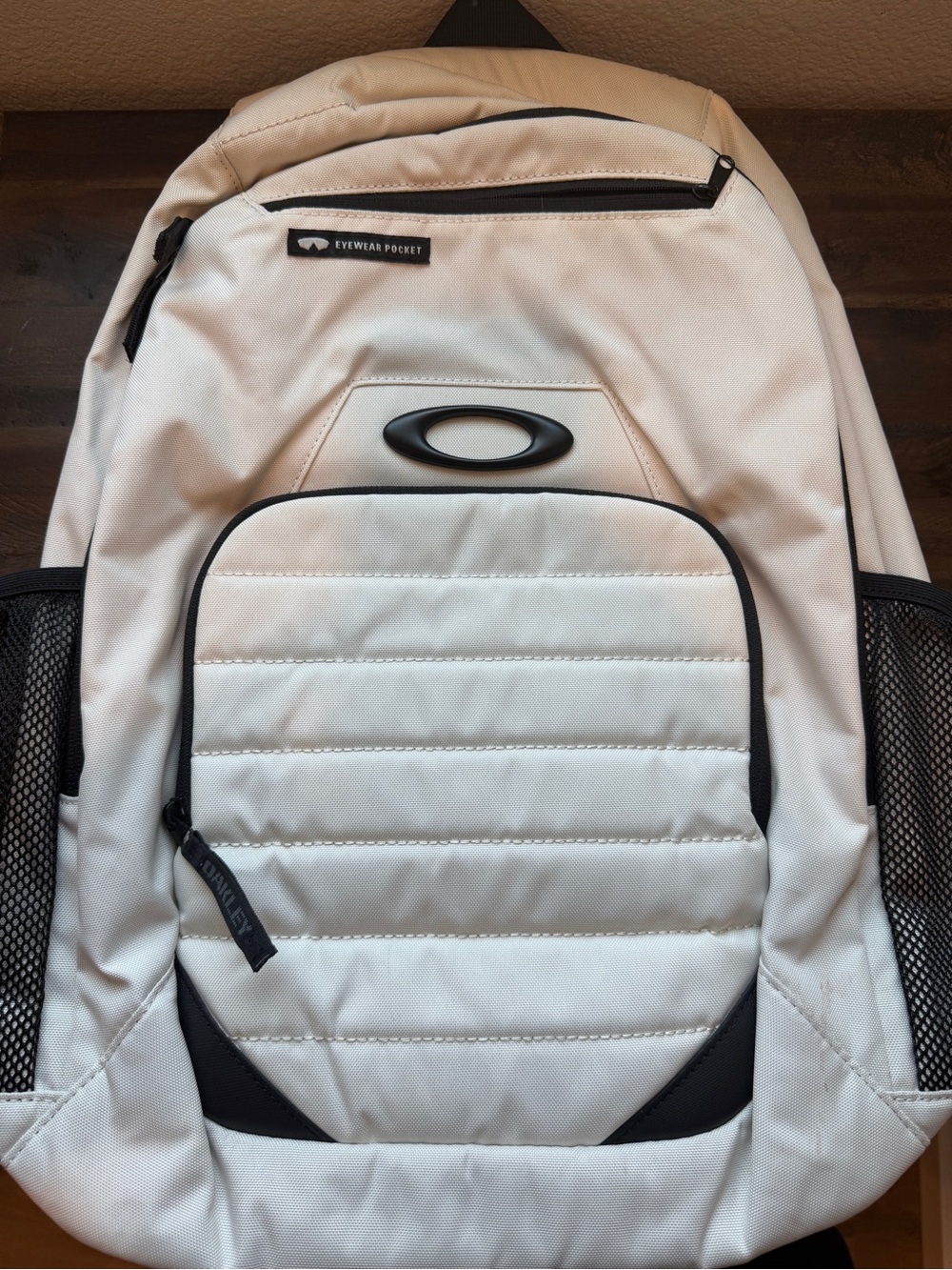 Oakley Men’s White and Black Backpack with Eyewear Pocket